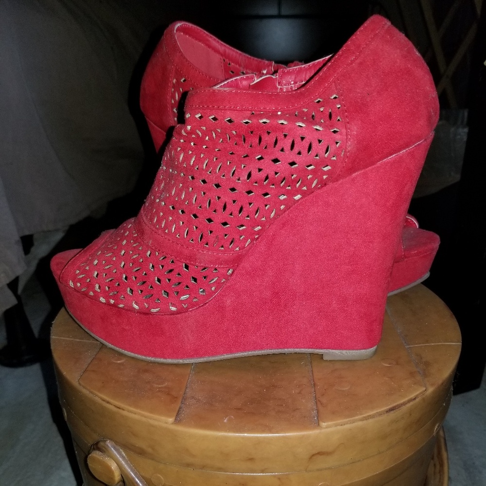 Wedge heels